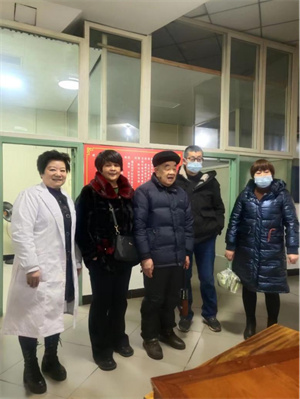 何明华个人简介758.jpg